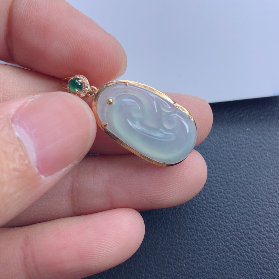 翡翠颈饰未镶嵌如意