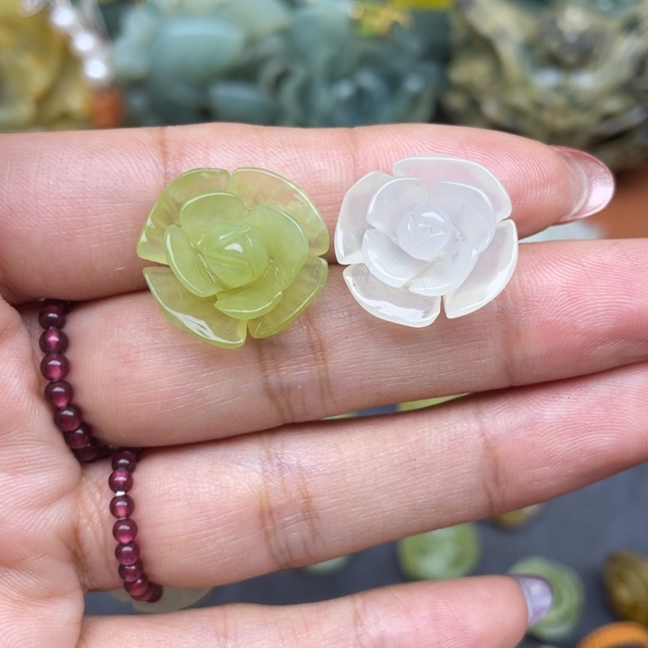 蛇纹石玉未镶嵌吊坠一**情