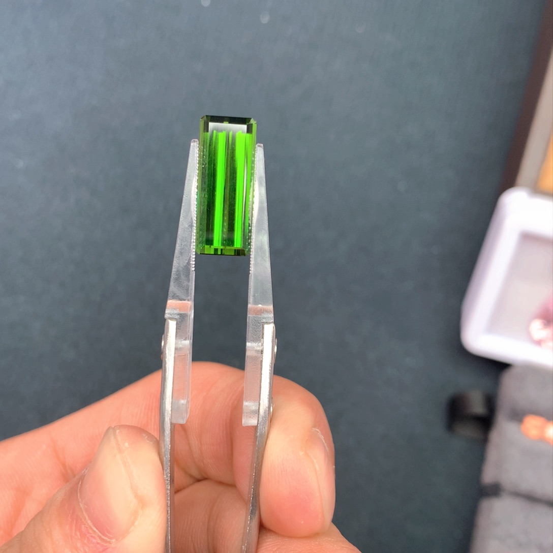 碧玺裸石未镶嵌8.16克拉