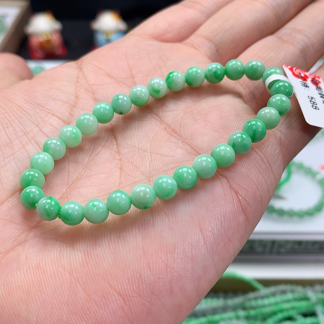 翡翠手链未镶嵌翡翠