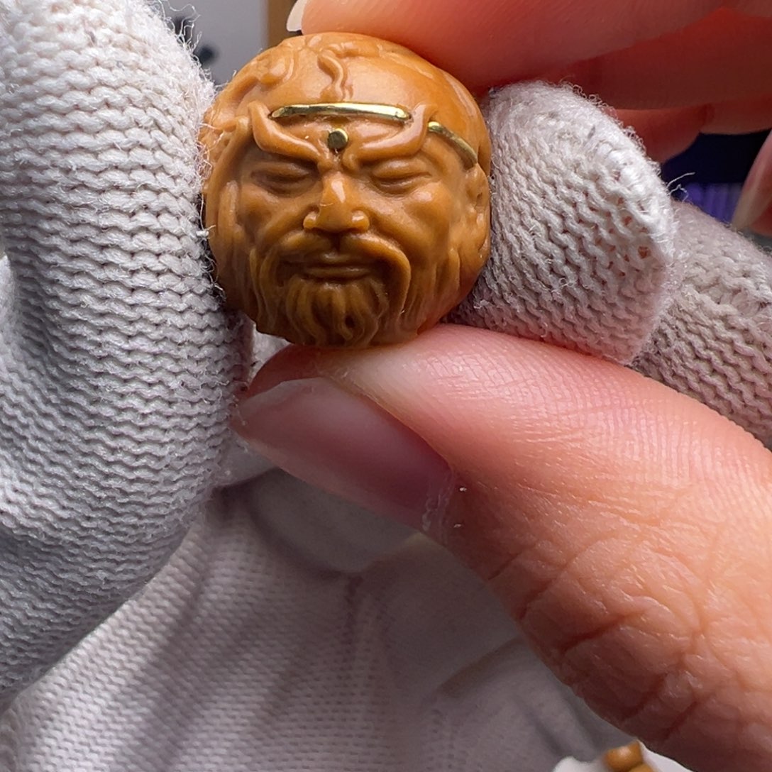 文玩核桃把件镶嵌款玉龙关公18左右尺寸全品有正常封口线