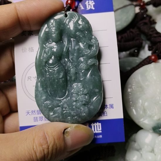 翡翠未镶嵌颈饰挂件