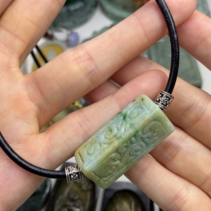 颈饰未镶嵌翡翠吊坠