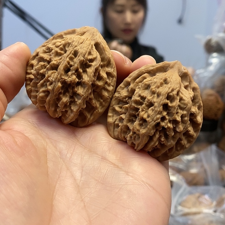 文玩核桃把件41.5龙脊