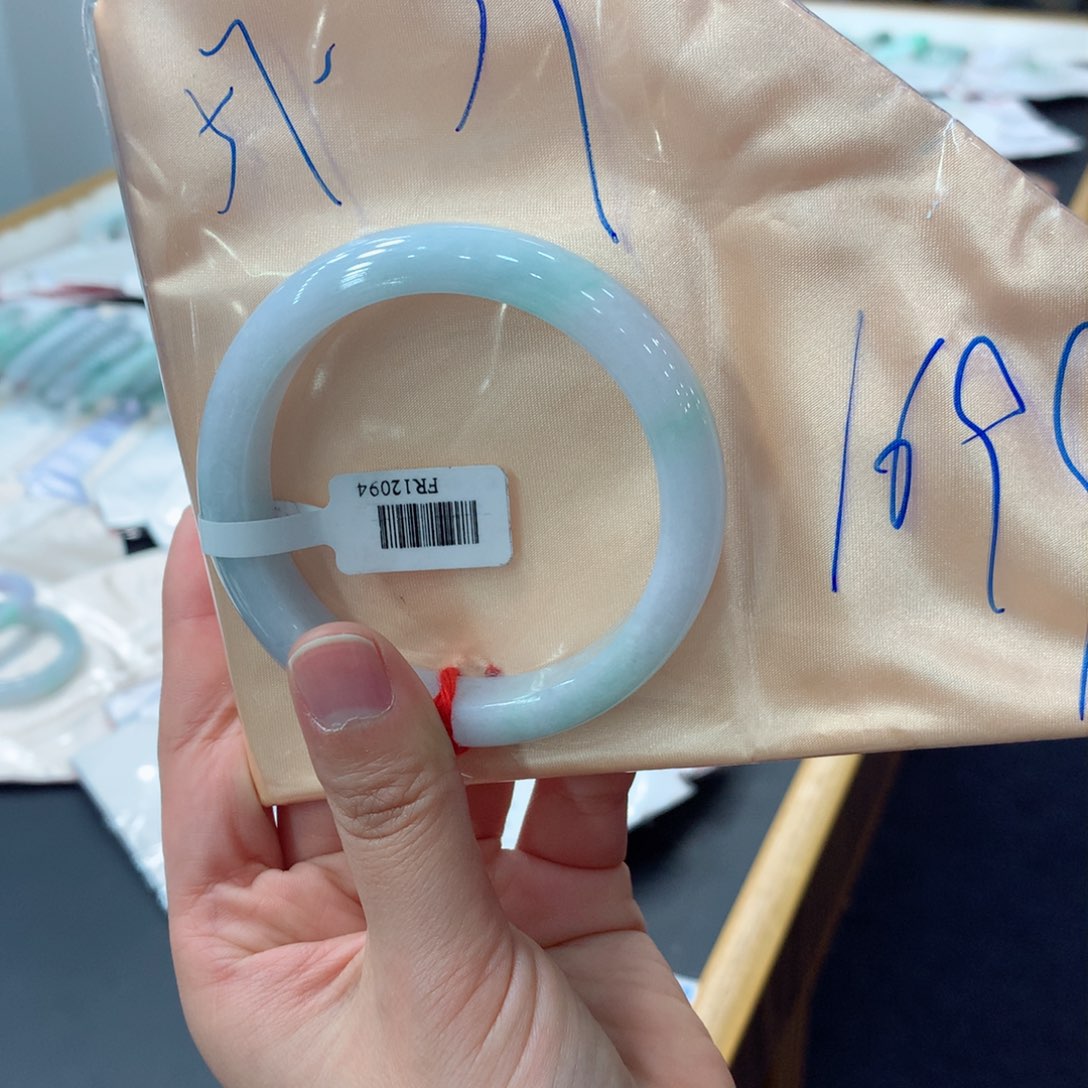 翡翠手镯未镶嵌买断