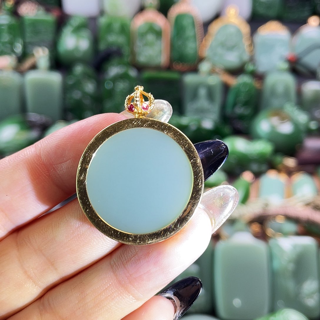 和田玉挂件18K金镶嵌