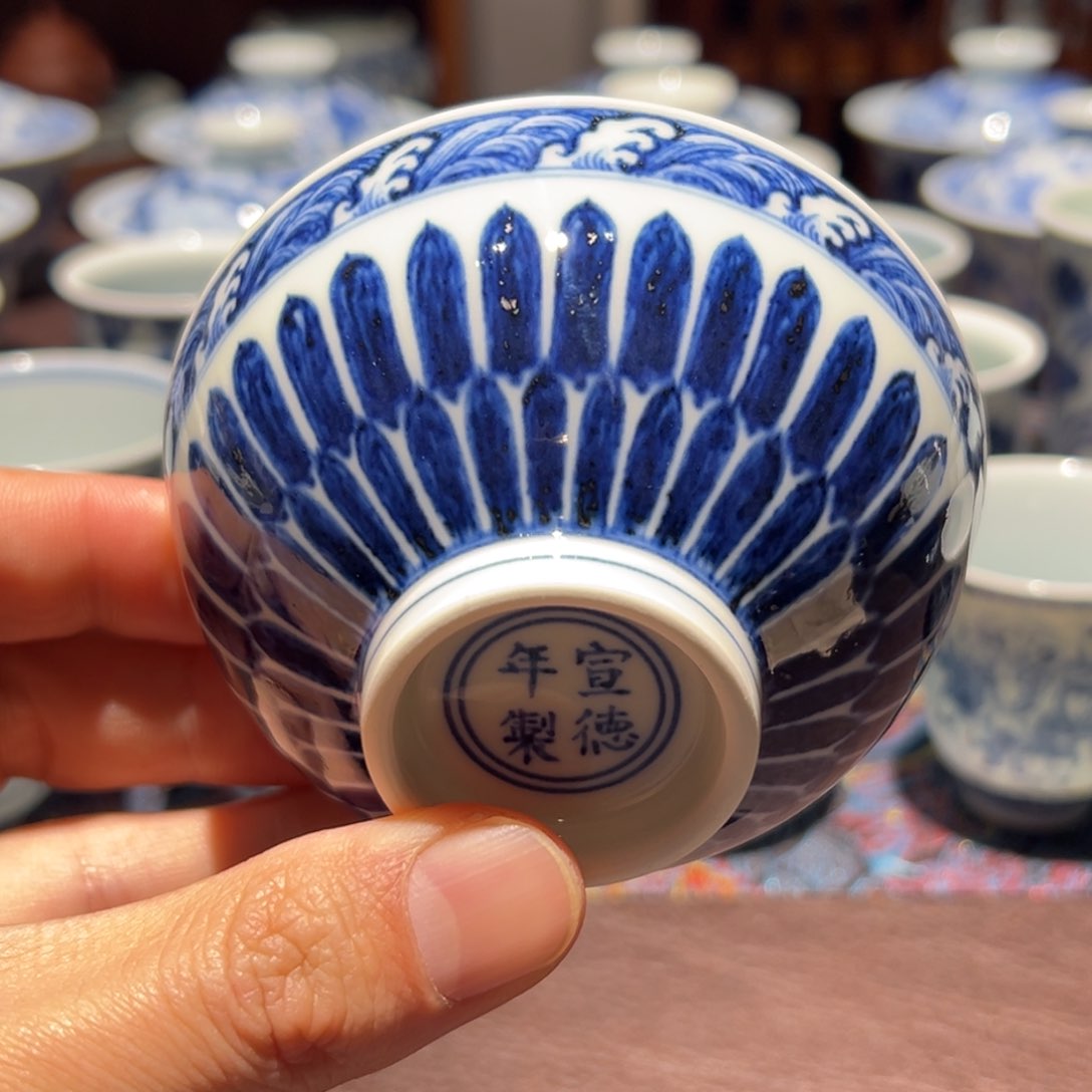 杯青花双菊瓣纹主人杯口径约9厘米