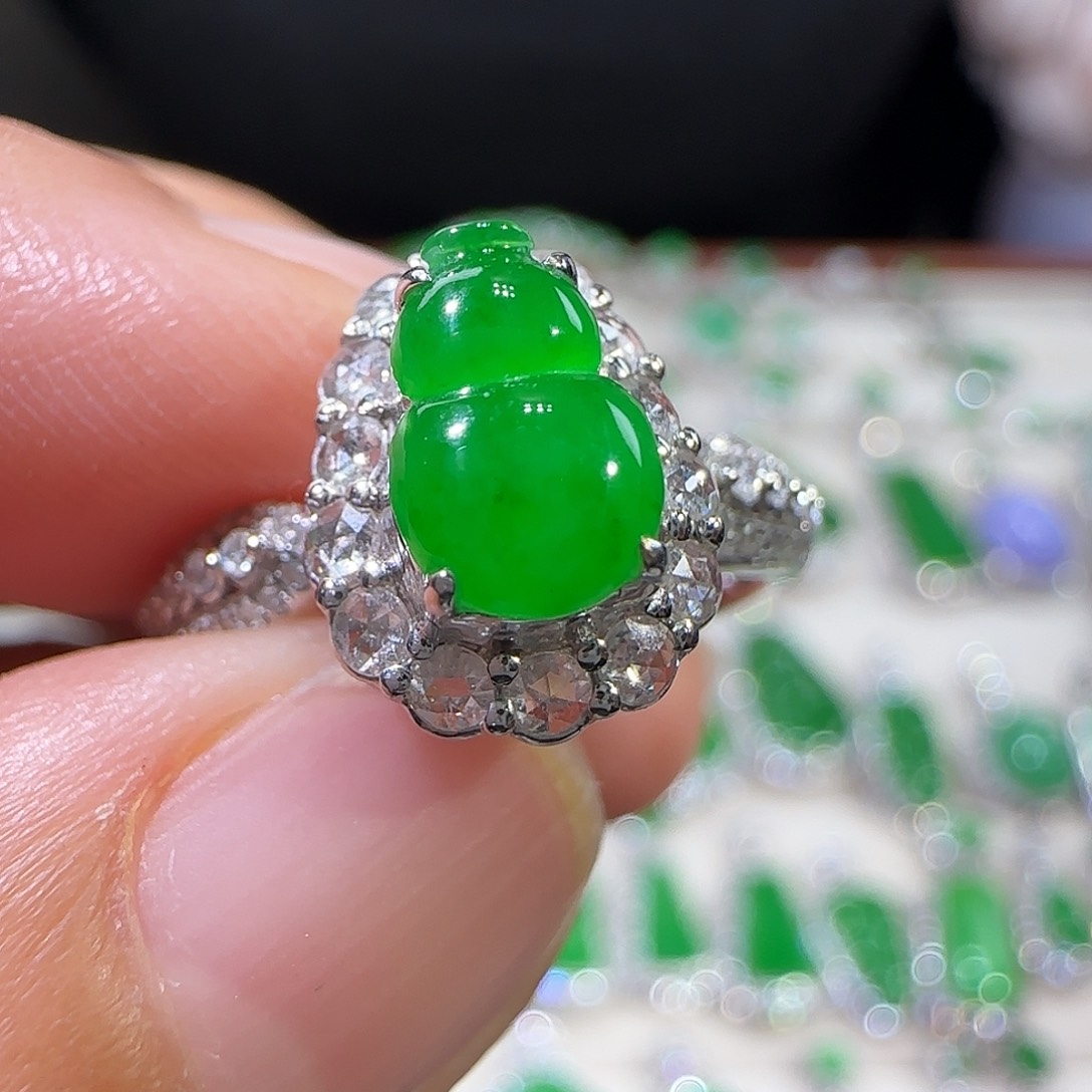 翡翠吊坠(不含链)18K金镶嵌