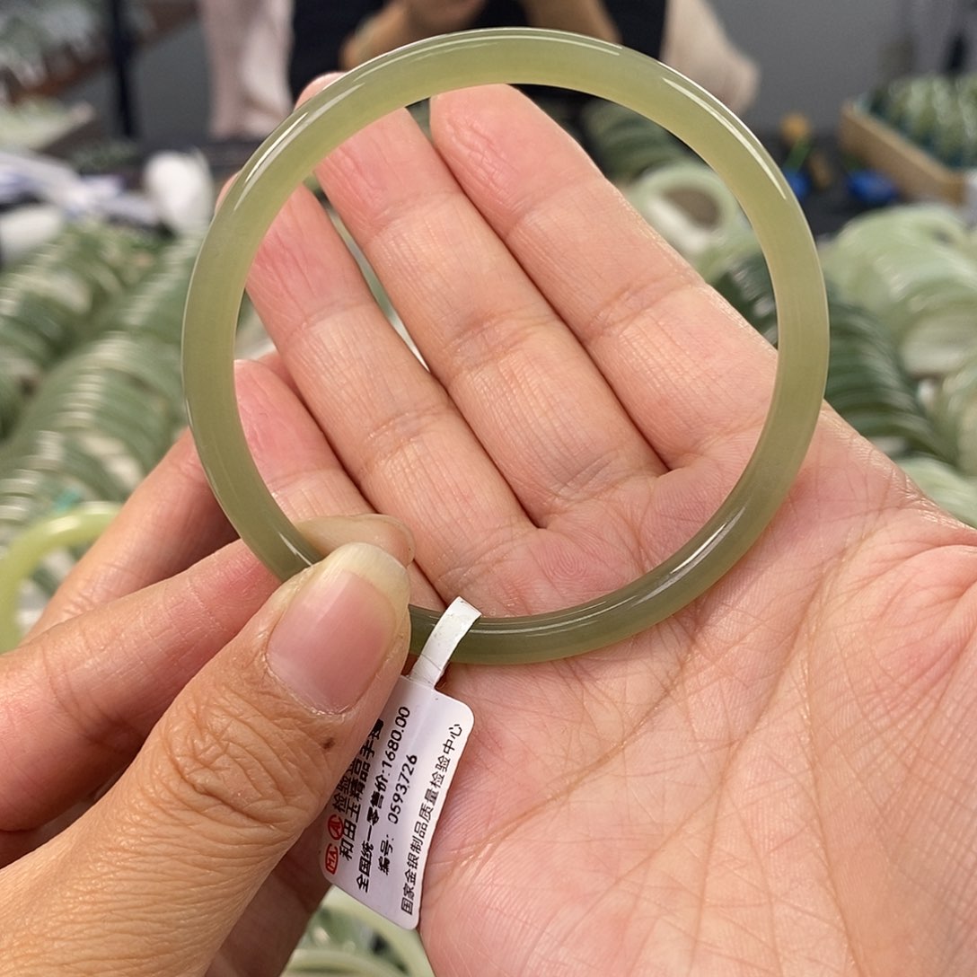 和田玉和田玉手镯56未镶嵌