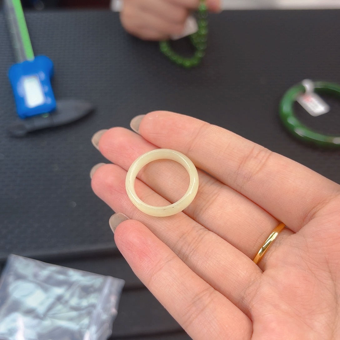 颈饰未镶嵌和田玉黄口戒圈卡20