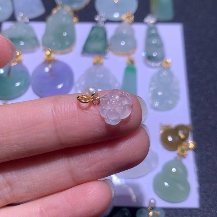 翡翠颈饰18K金镶嵌小****.翡翠