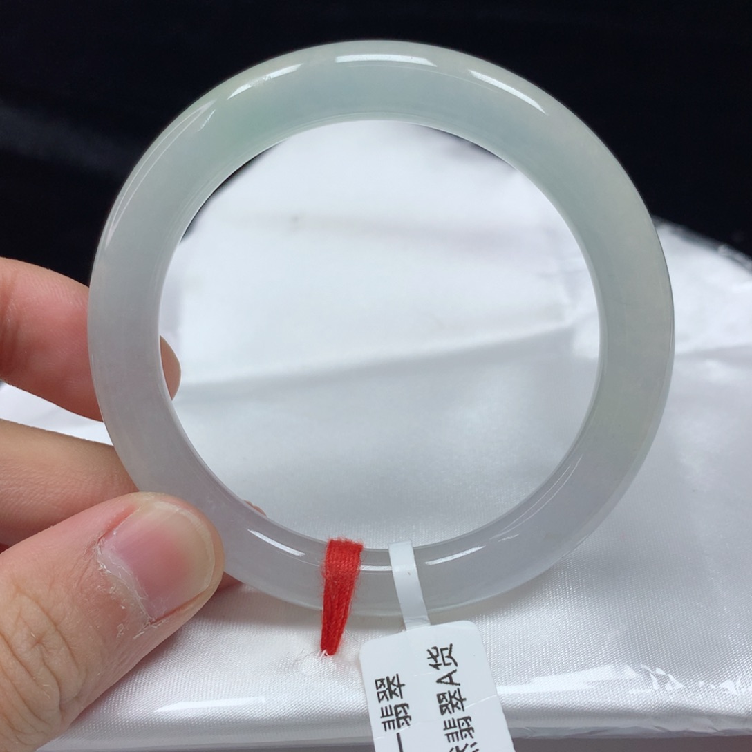翡翠手镯（圆镯）未镶嵌53.3