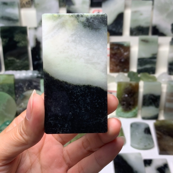 独山玉未镶嵌颈饰