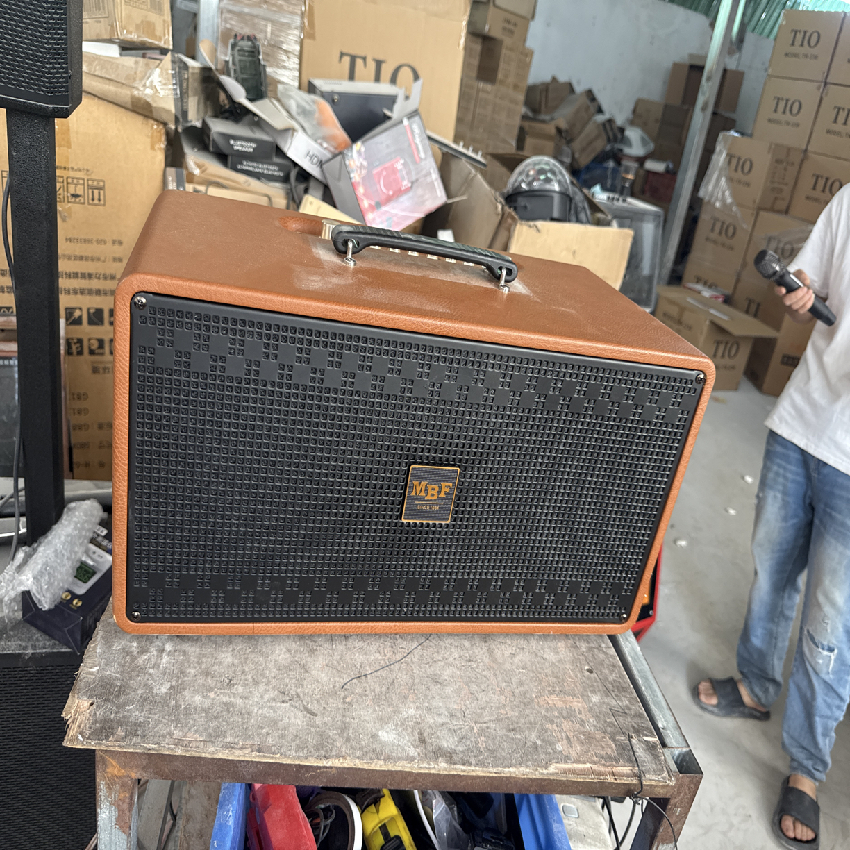 9新  双6.5寸音响电池不质保，有底噪声，不包邮，双麦