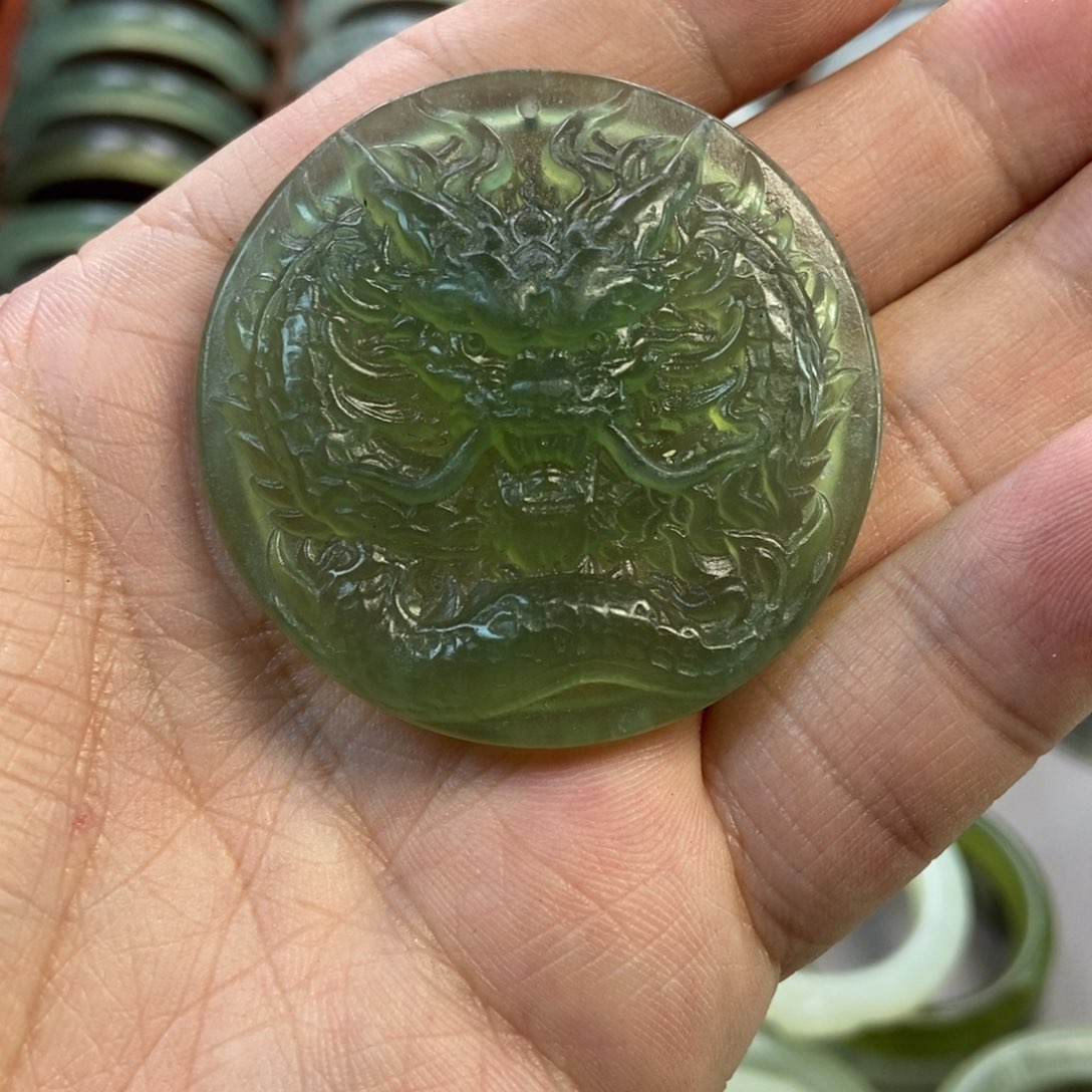 蛇纹石玉手镯未镶嵌