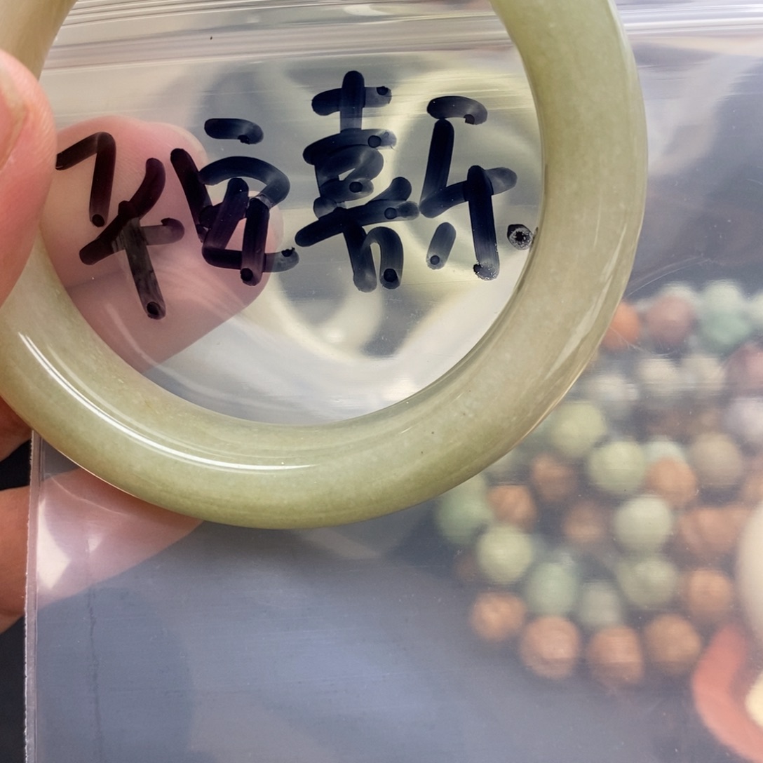 石英质玉手镯未镶嵌?****?