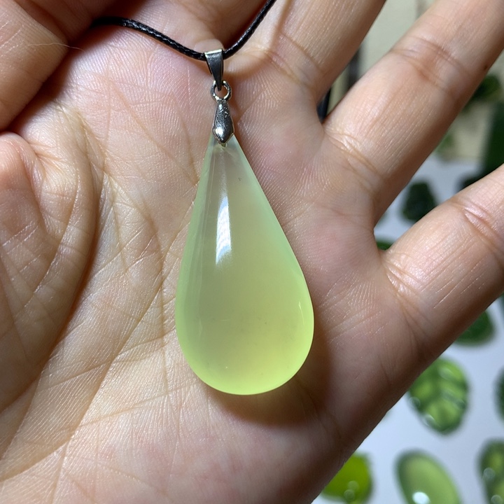 岫玉未镶嵌颈饰吊坠