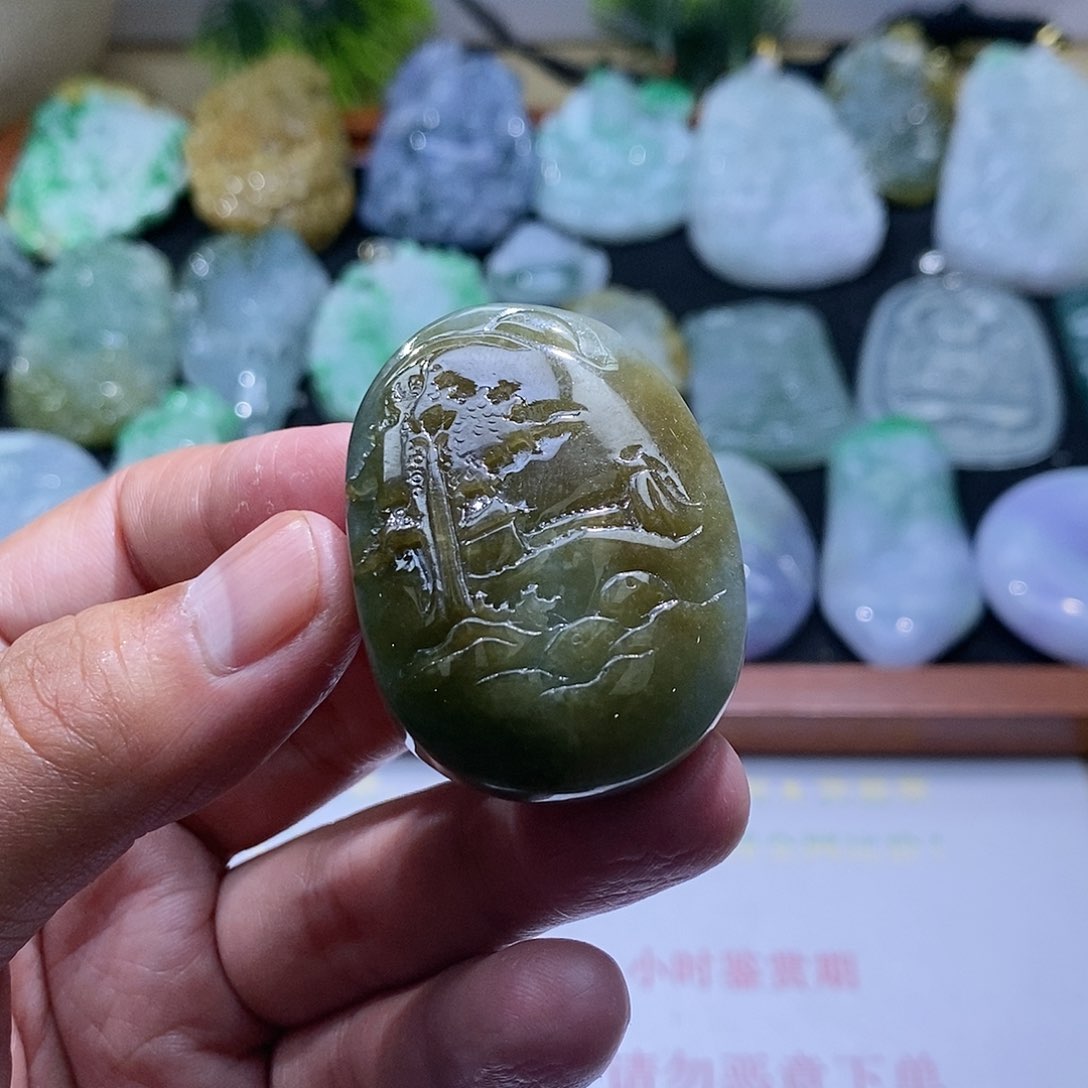 【闪购商品】翡翠颈饰未镶嵌山水