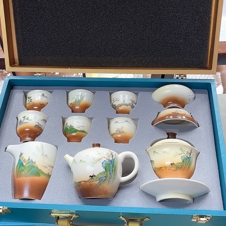 孤品茶具套装等。           