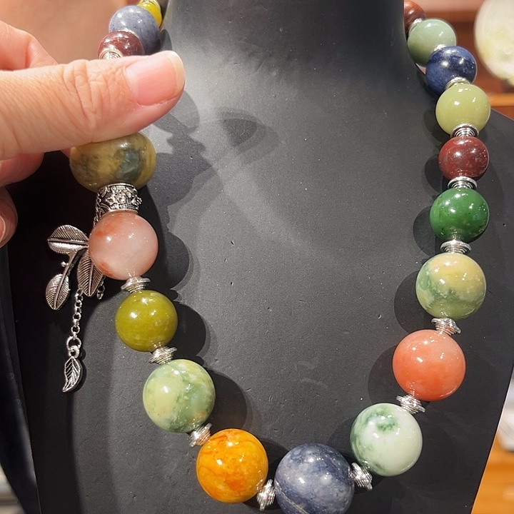 颈饰未镶嵌和田玉（糖玉）