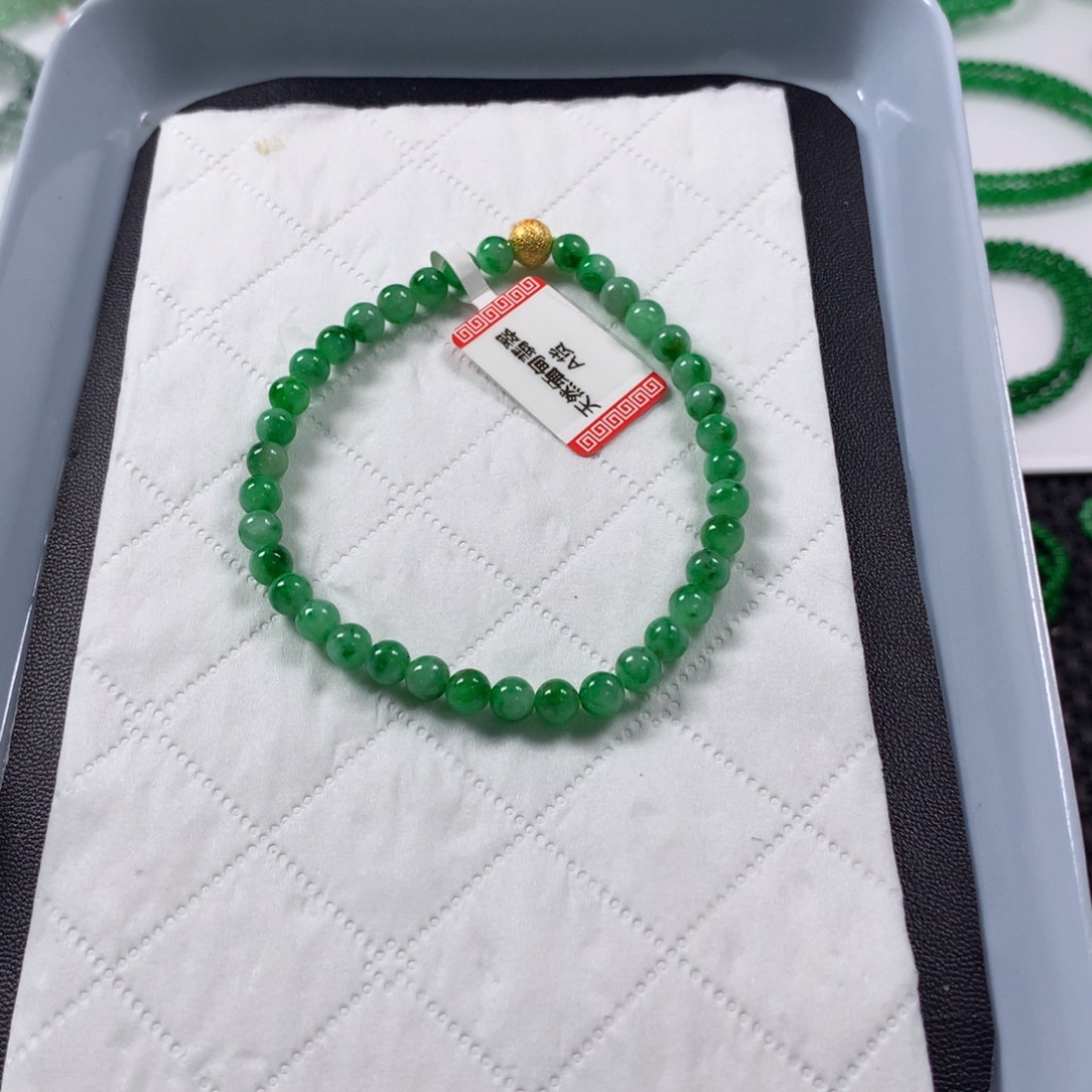 颈饰未镶嵌翡翠手串