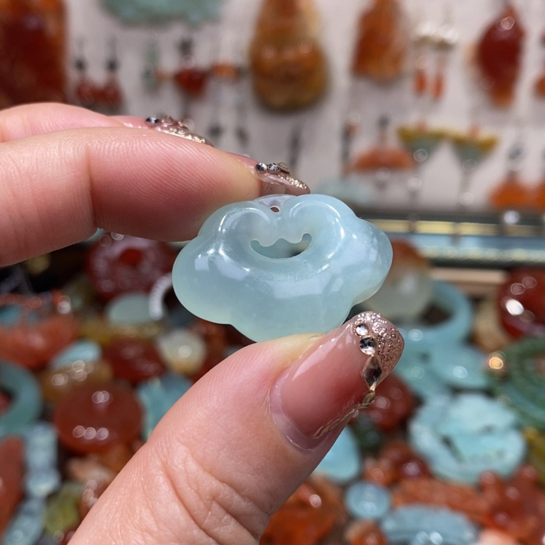 蛇纹石玉颈饰未镶嵌