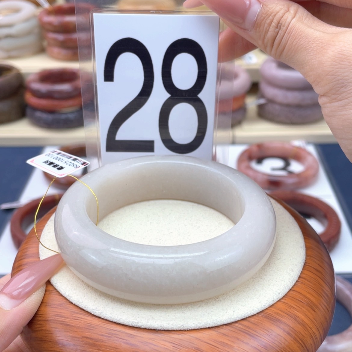 【闪购商品】石英质玉未镶嵌手镯