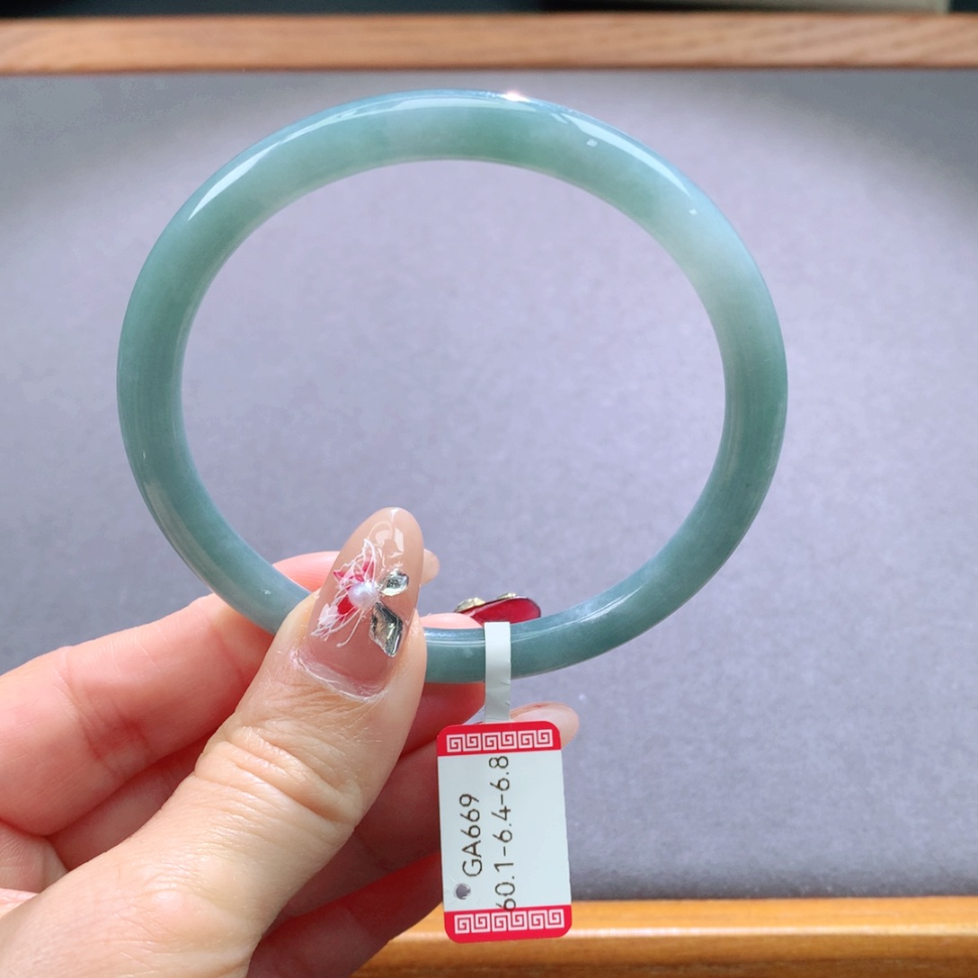 翡翠手镯未镶嵌天然翡翠手镯