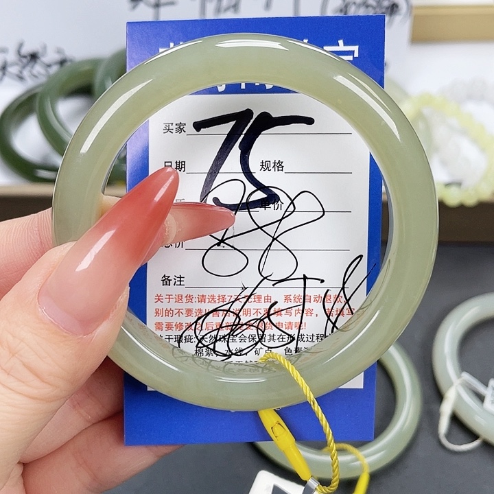 和田玉手镯未镶嵌