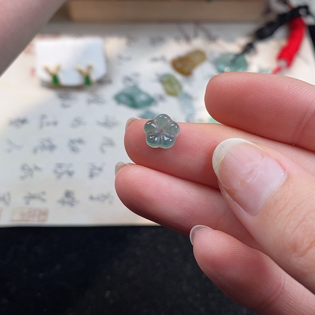 翡翠颈饰未镶嵌天然翡翠