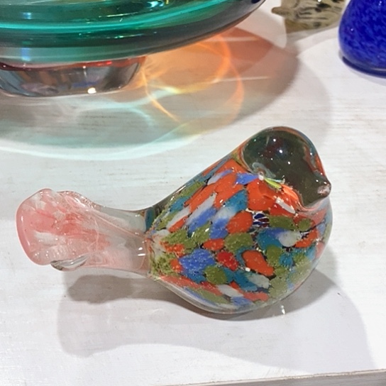 琉璃花瓶高7厘米宽11厘米