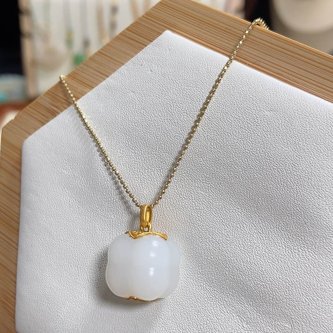 和田玉吊坠(赠链)18K金镶嵌