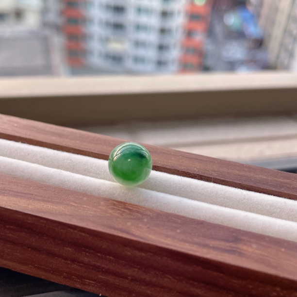 天然缅甸翡翠-冰飘绿半山水圆珠9,5mm