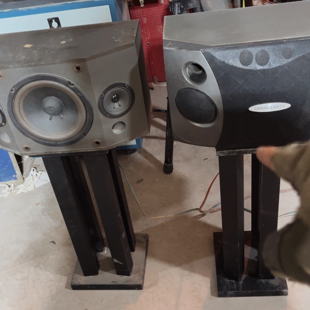 8新一对8寸卡包箱，一个高音不响，包邮