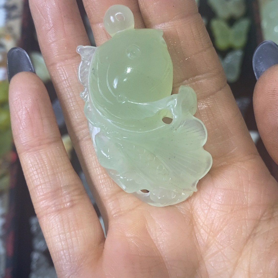 蛇纹石玉未镶嵌颈饰