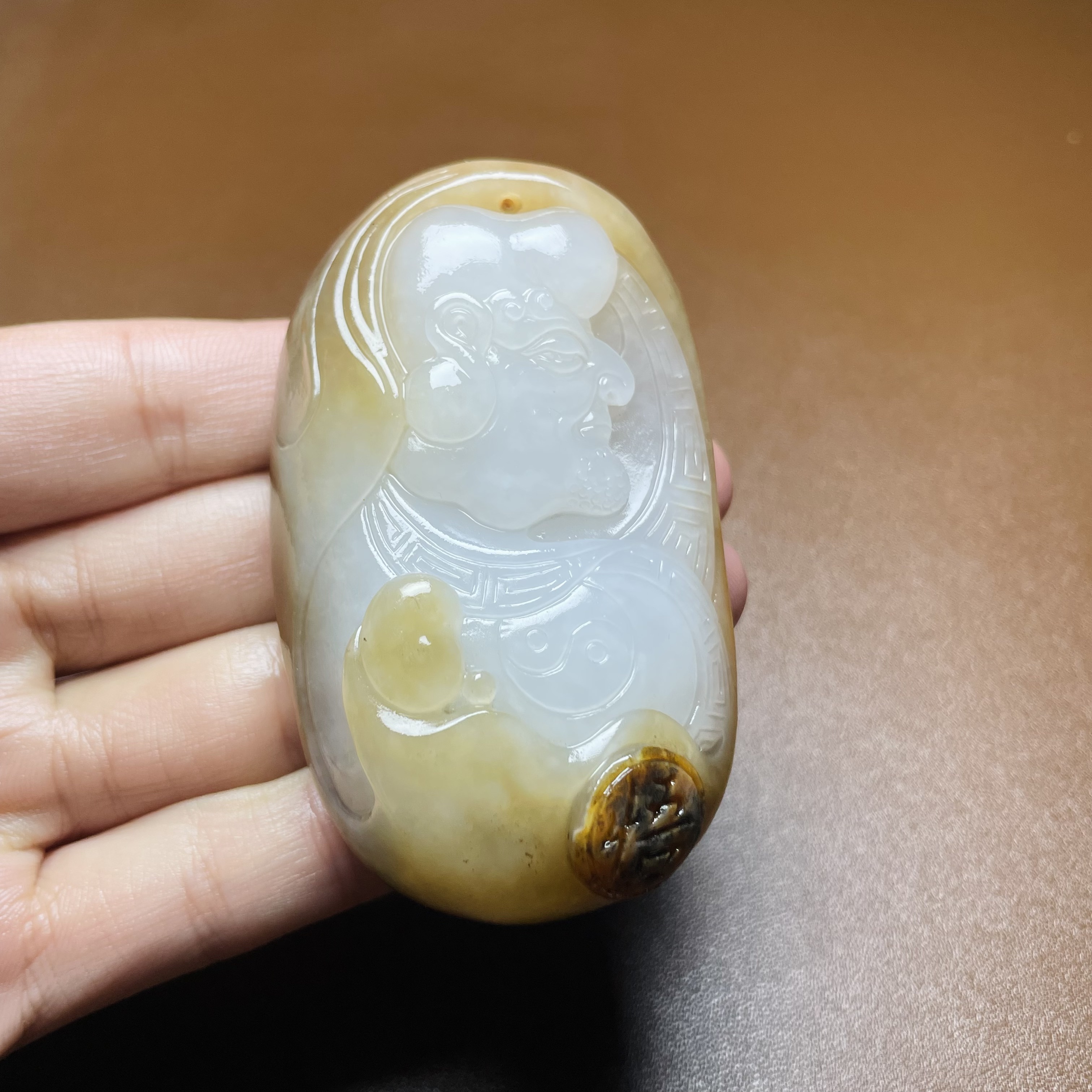 新疆和田玉俄料达摩手把件 红沁皮红皮俏色 中国风 三色和田玉