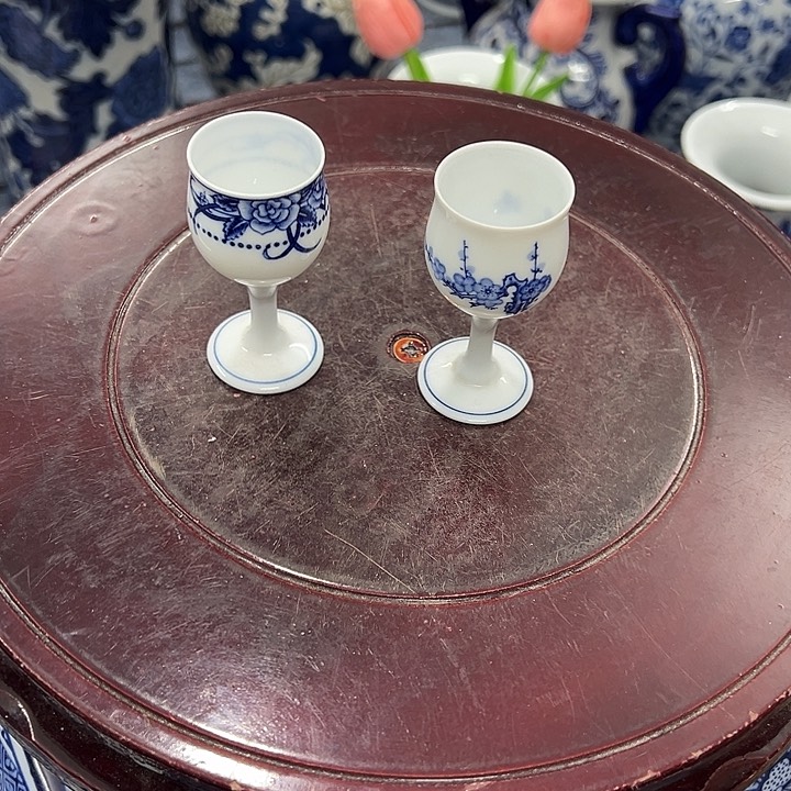 摆件?****?青花瓷手工手绘高温釉下彩，酒杯