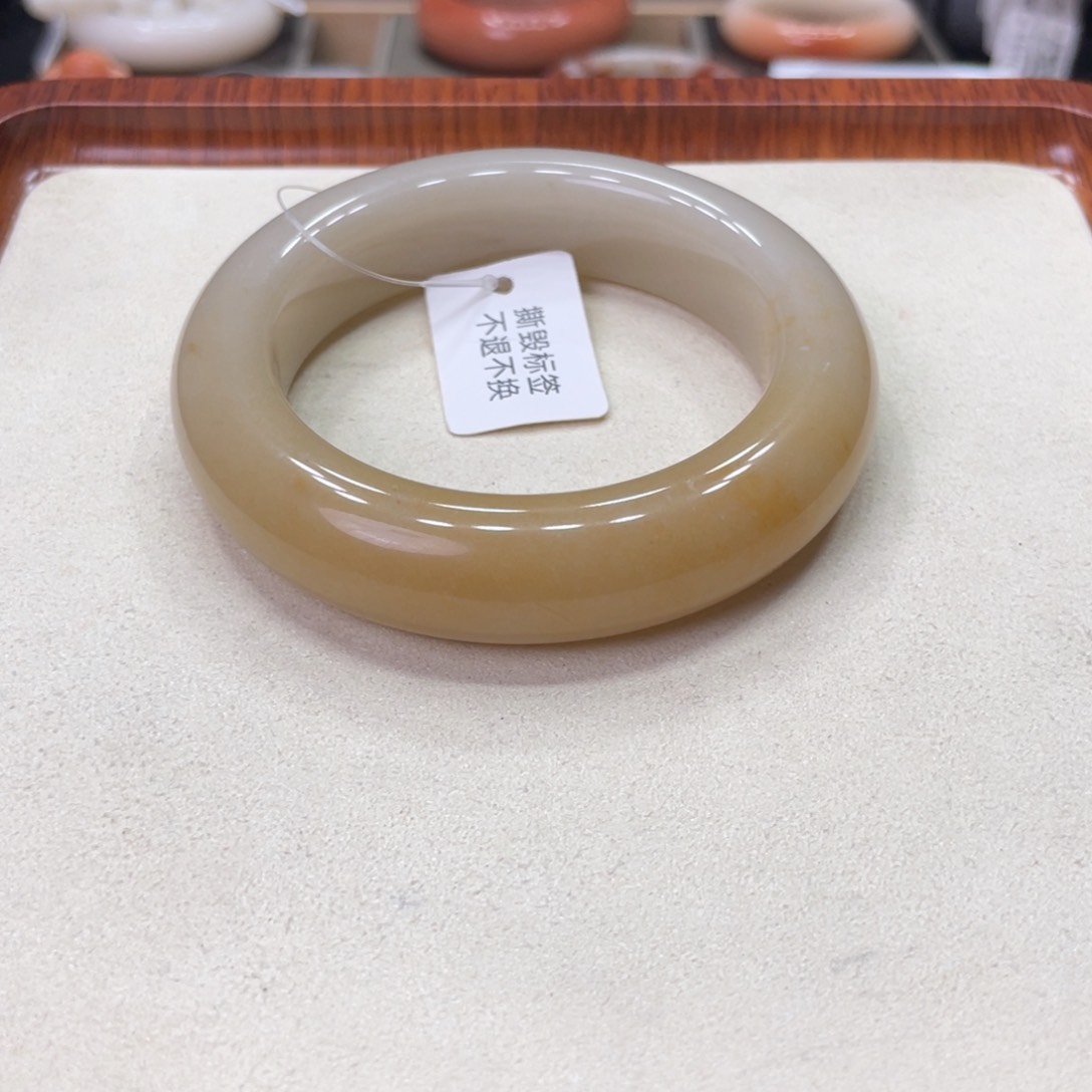 未镶嵌手镯石英岩玉