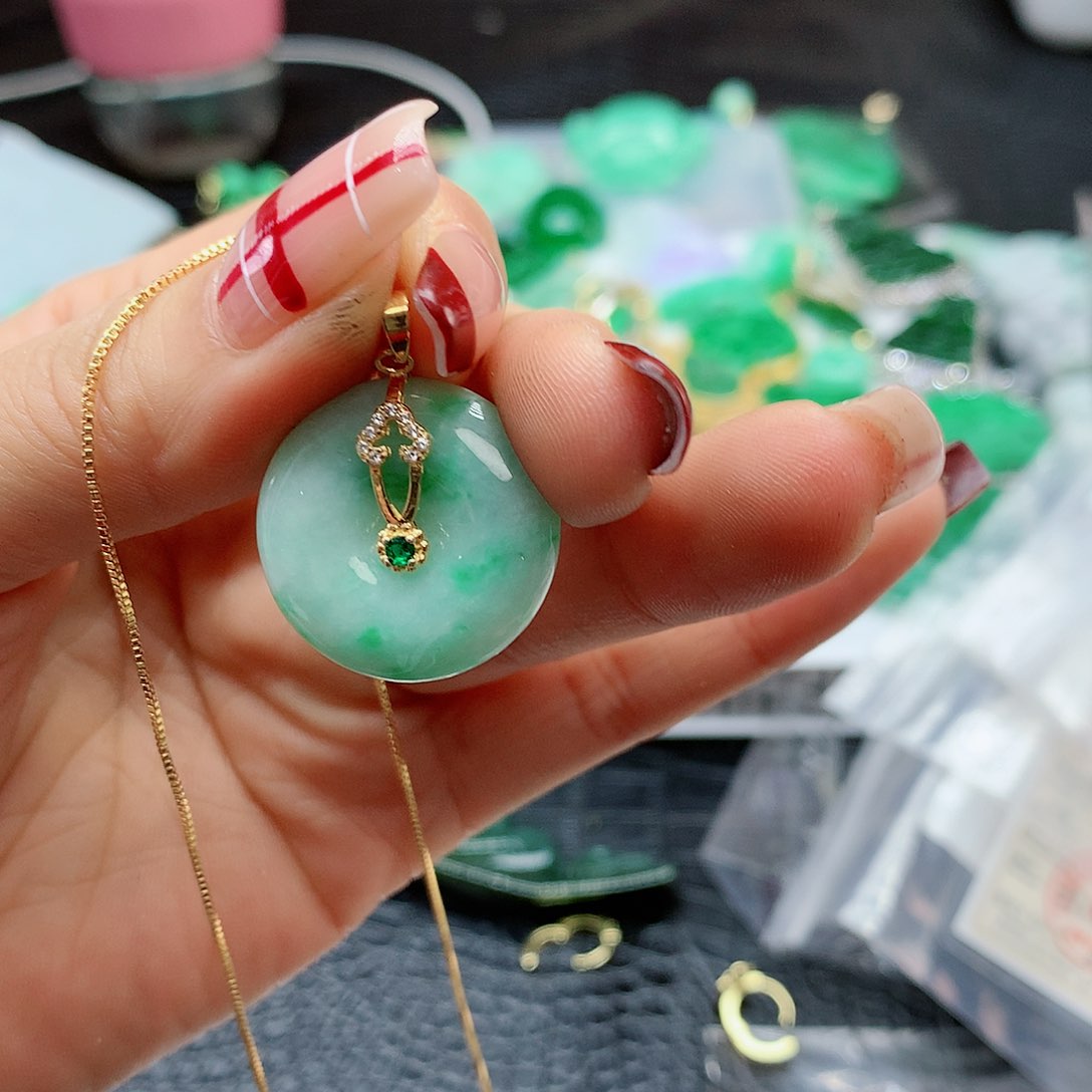 【闪购商品】翡翠吊坠(赠链)合金