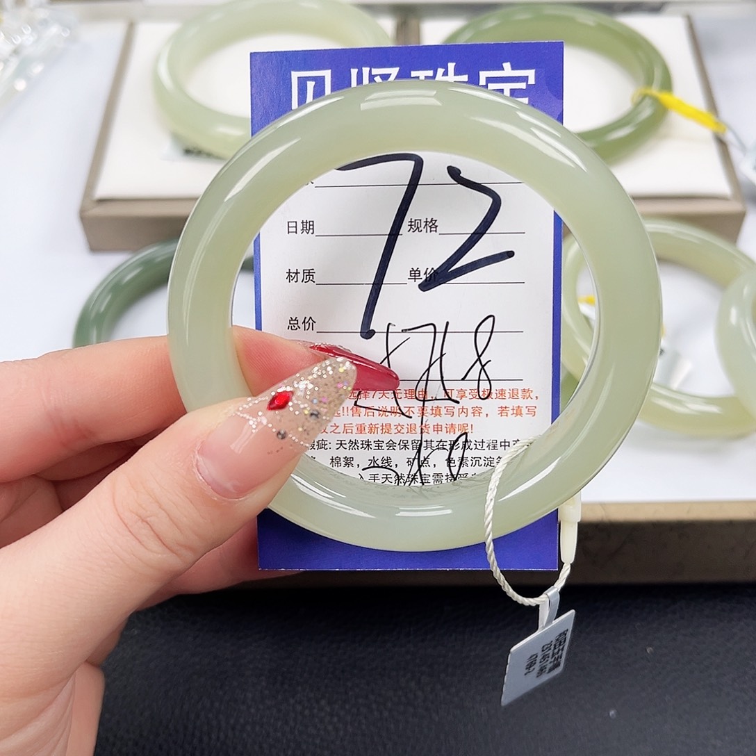 和田玉手镯未镶嵌