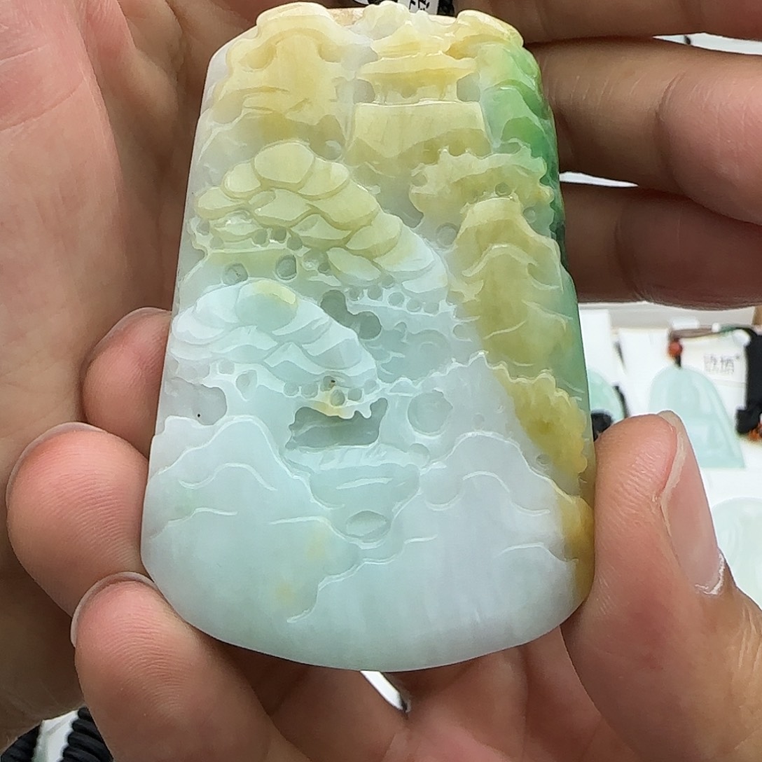 陈***7颈饰未镶嵌翡翠翡翠
