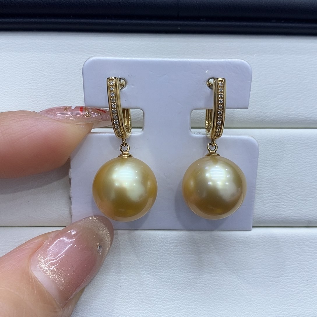 海水珍珠耳饰18K金镶嵌12到13点位