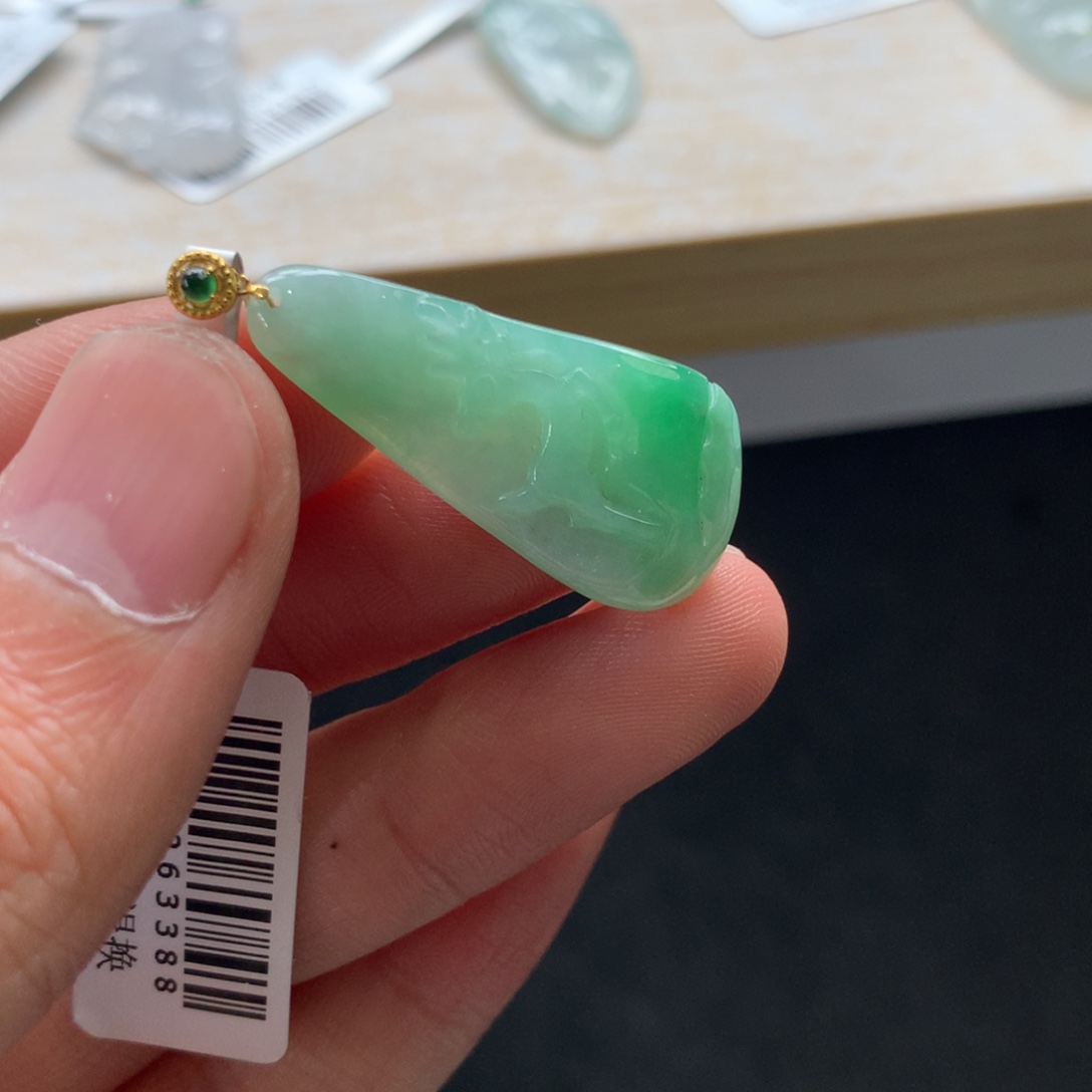翡翠未镶嵌颈饰吊坠