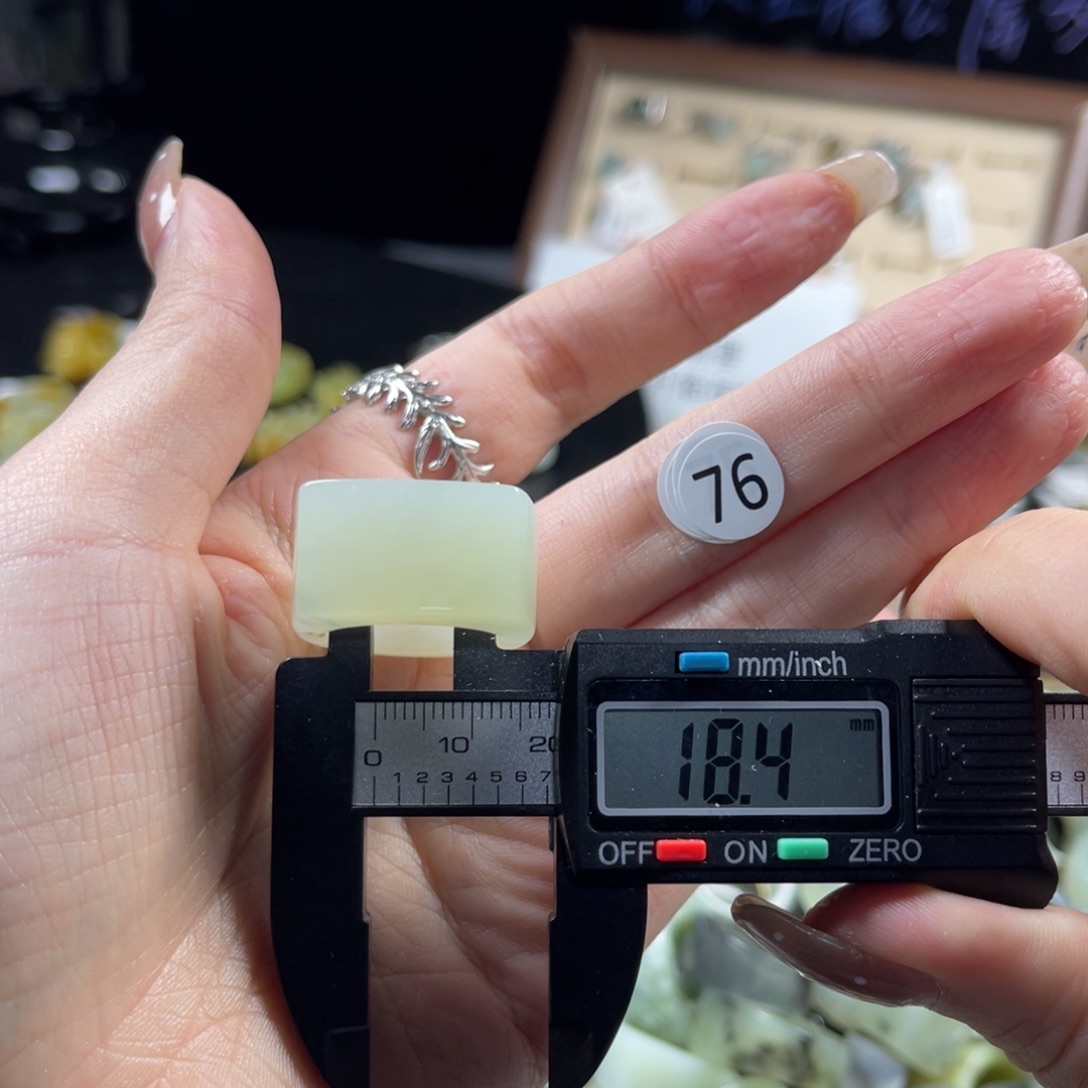 蛇纹石玉未镶嵌戒指
