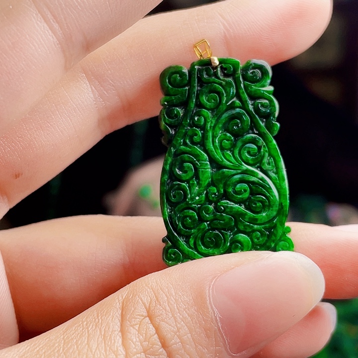 翡翠18K金镶嵌颈饰多样性