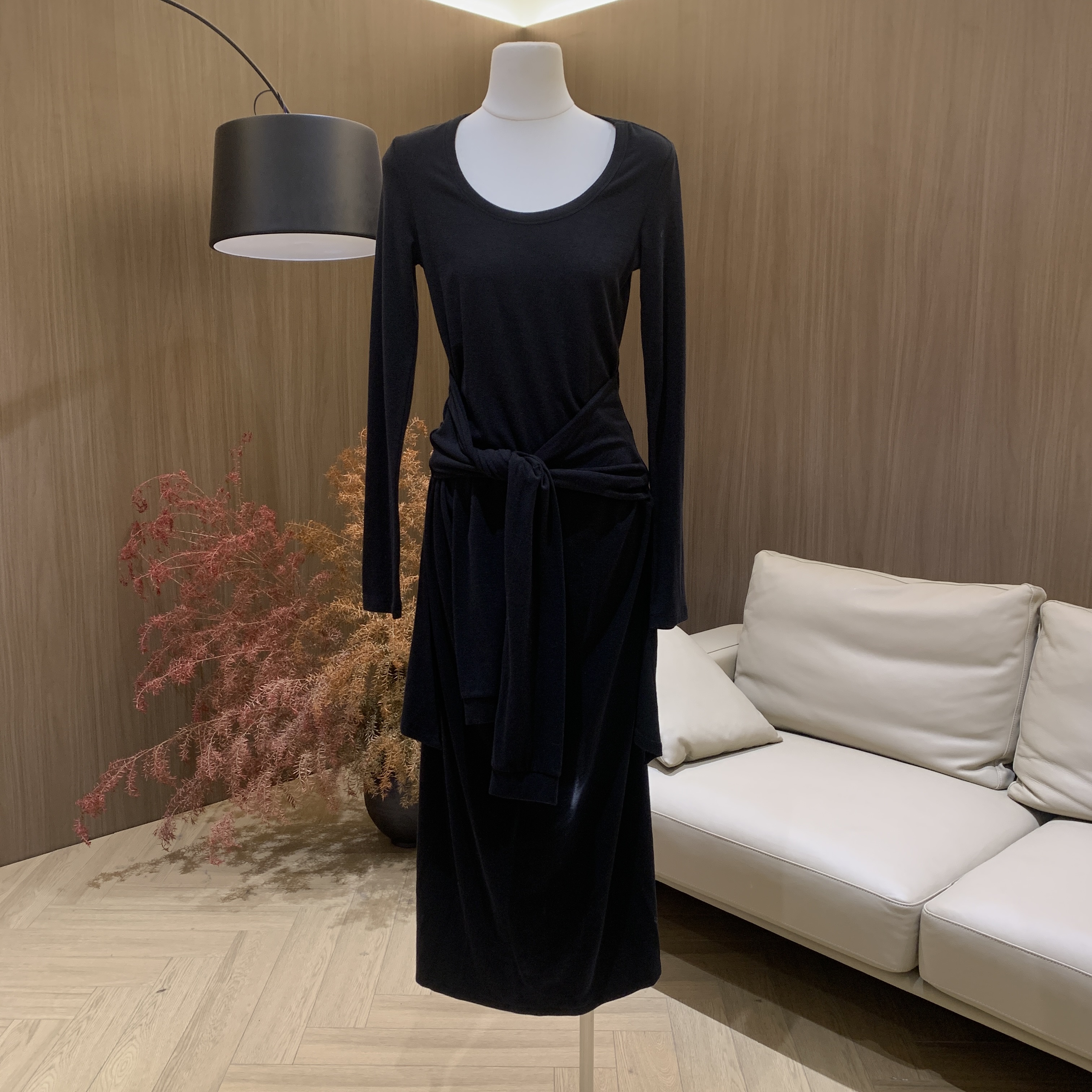 彭剩饭饭　圆领长袖收腰黑色显瘦连衣裙YK0258