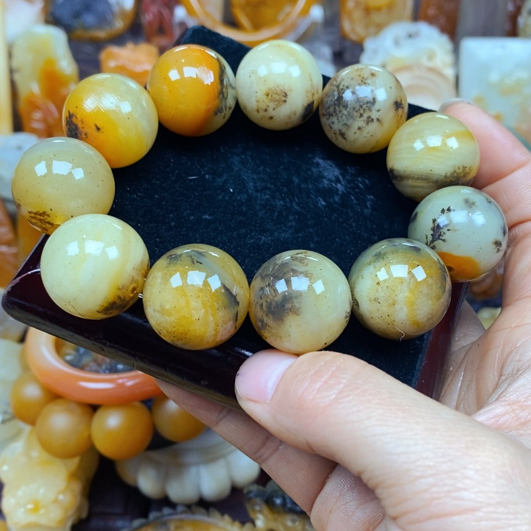 石英质玉（黄龙玉）颈饰未镶嵌