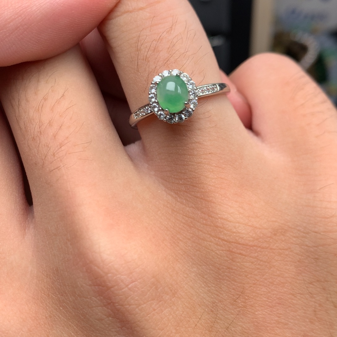 翡翠未镶嵌颈饰你是