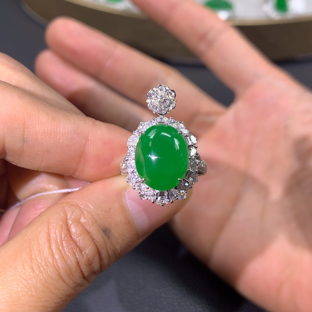 翡翠戒指18K金镶嵌翡翠