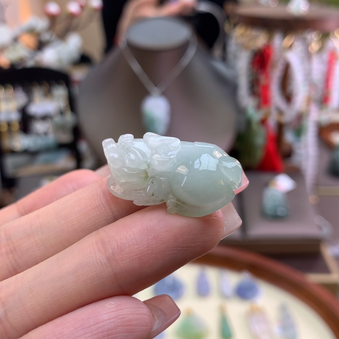 翡翠颈饰未镶嵌貔貅